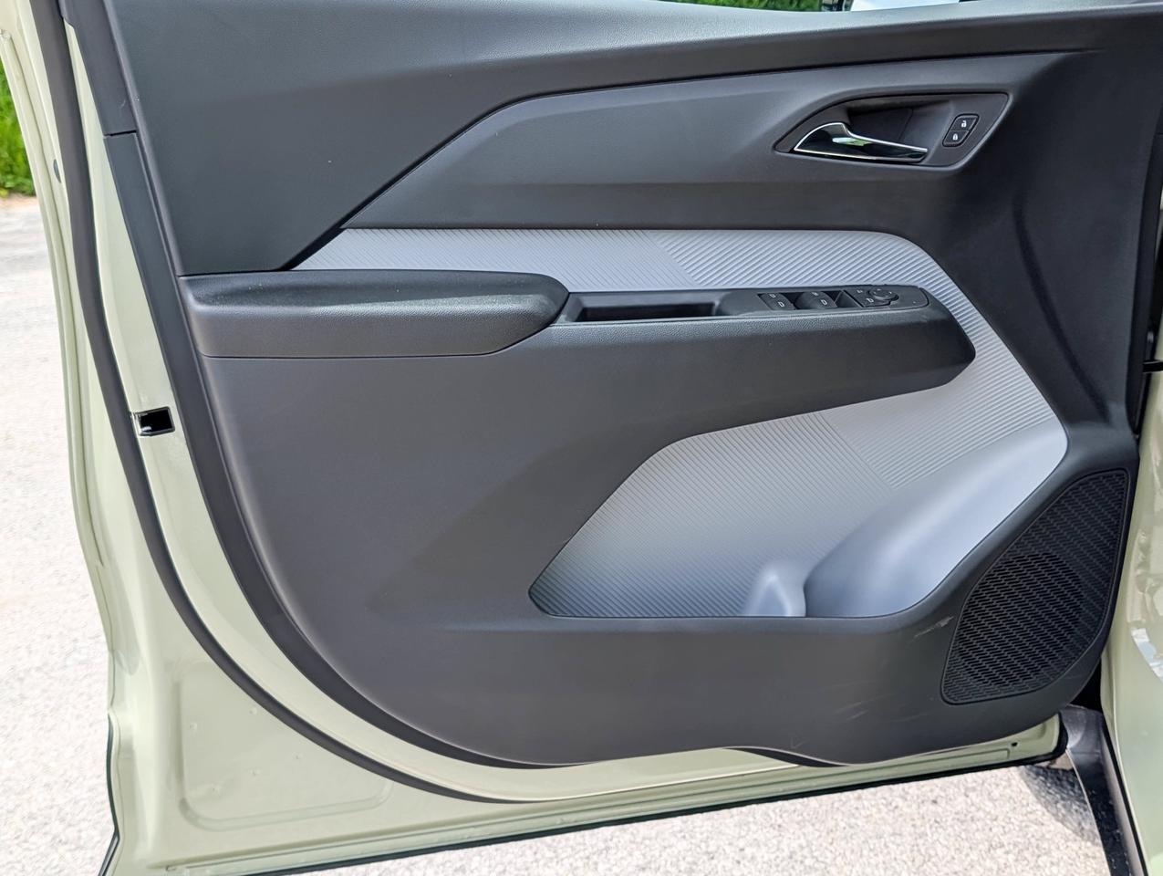 2027 Chevrolet Bolt LT Photo