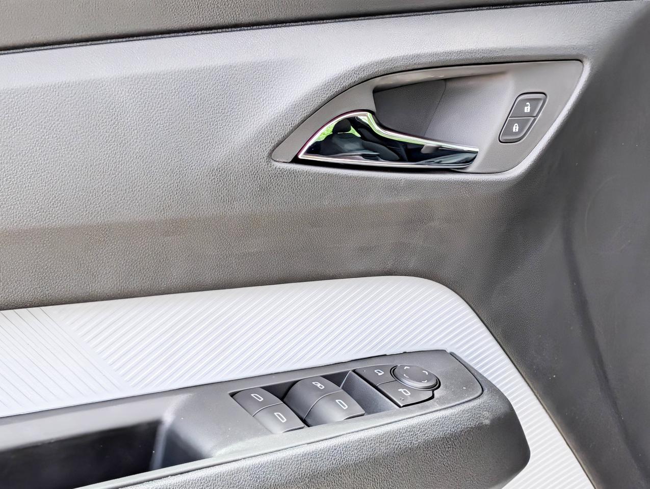 2027 Chevrolet Bolt LT Photo
