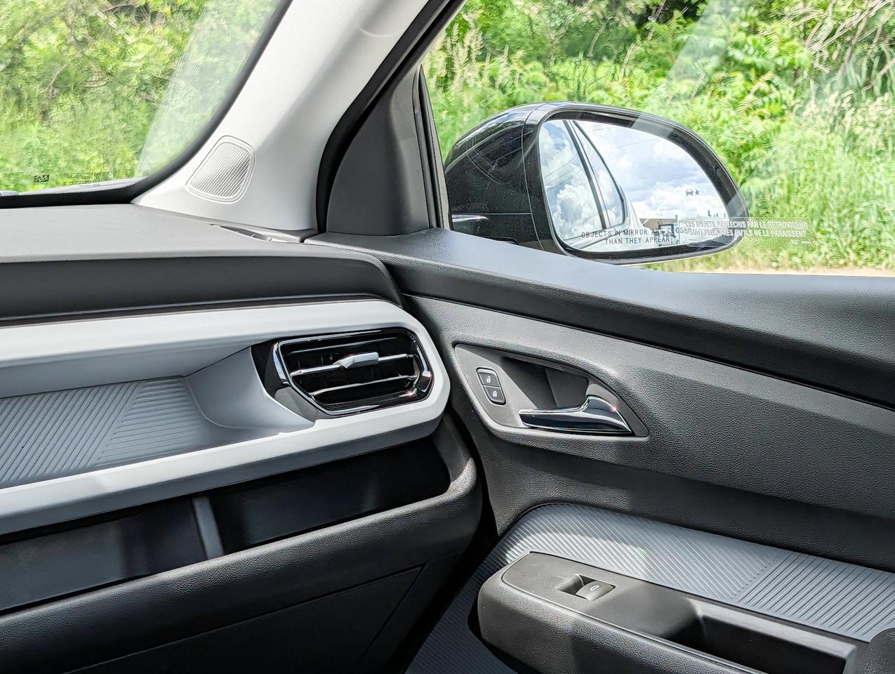 2027 Chevrolet Bolt LT Photo