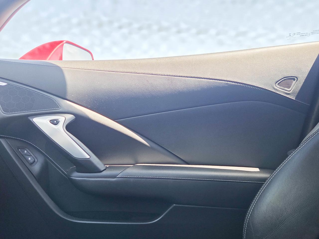 2015 Chevrolet Corvette Z51 2LT Photo