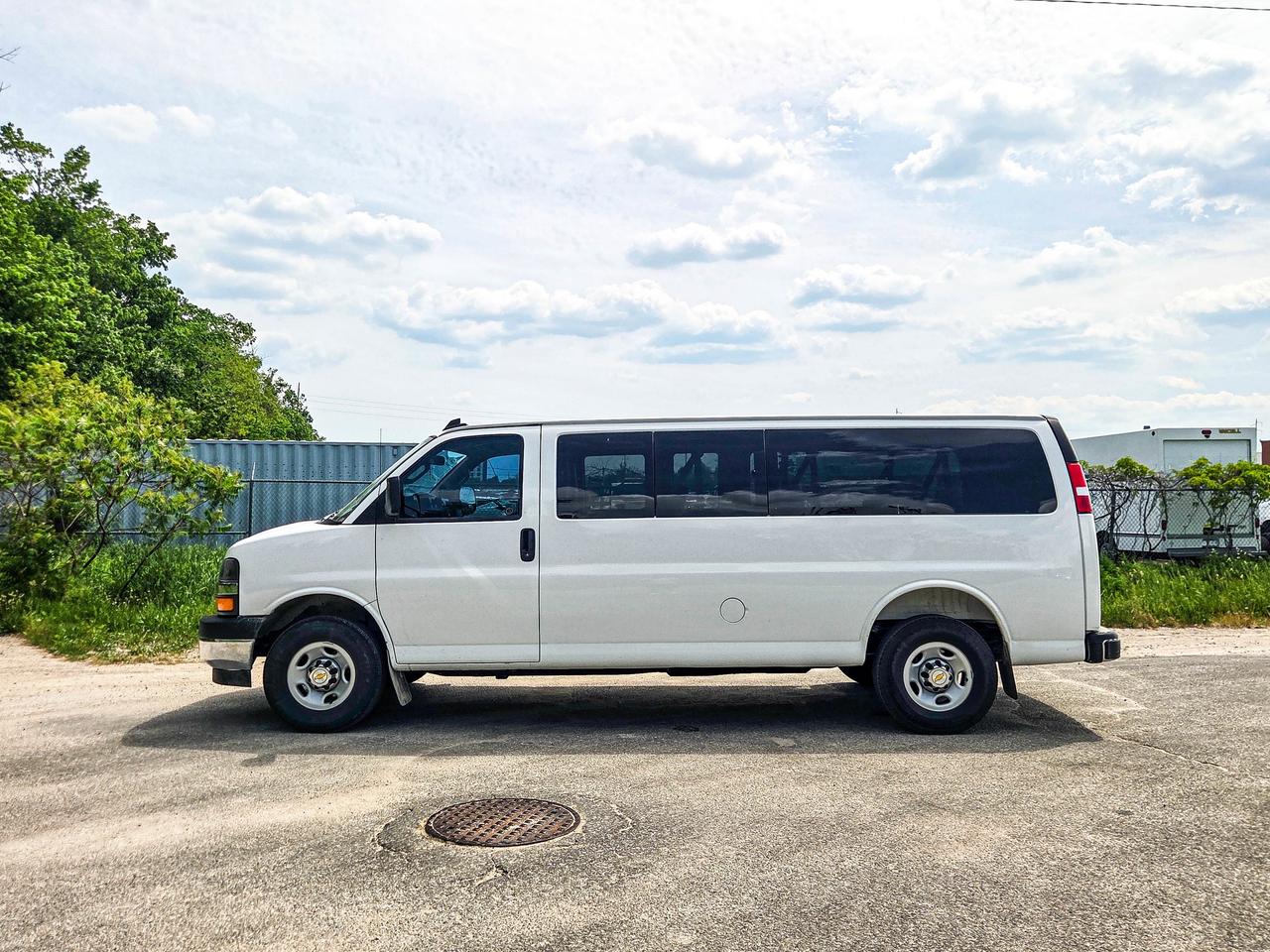 2025 Chevrolet Express Passenger LT Photo
