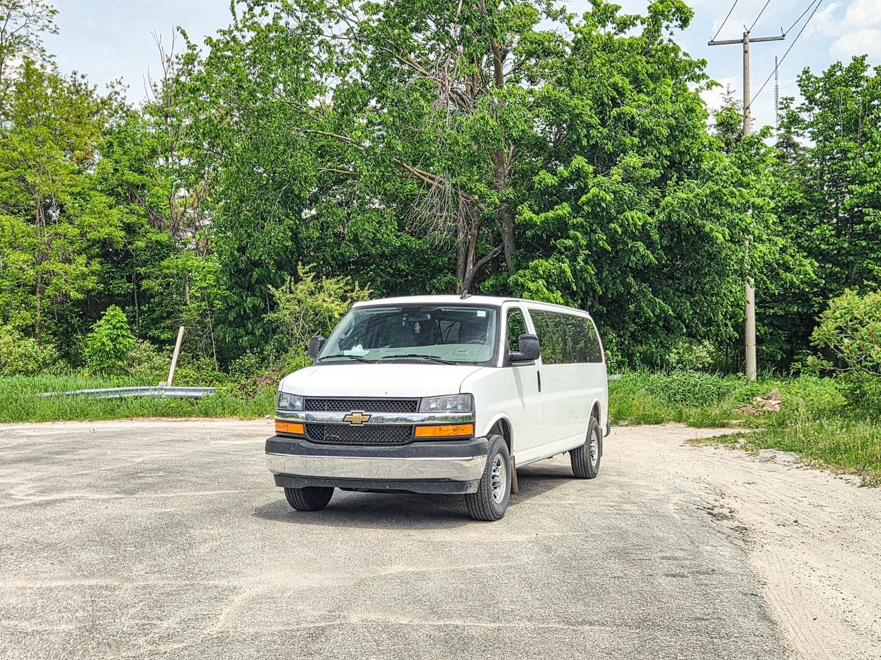 2025 Chevrolet Express Passenger LT Photo