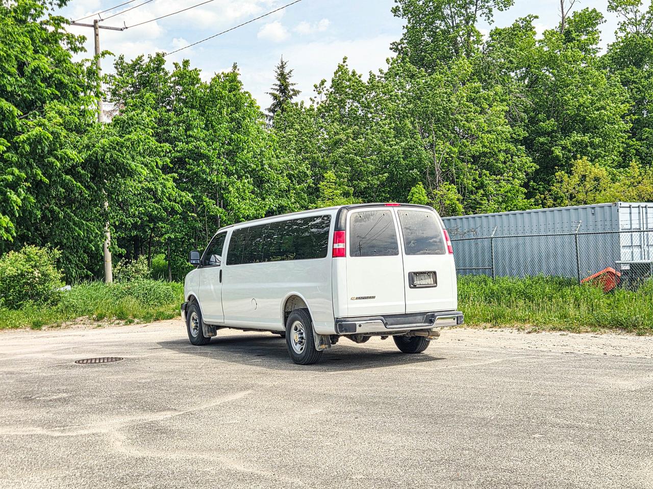 2025 Chevrolet Express Passenger LT Photo
