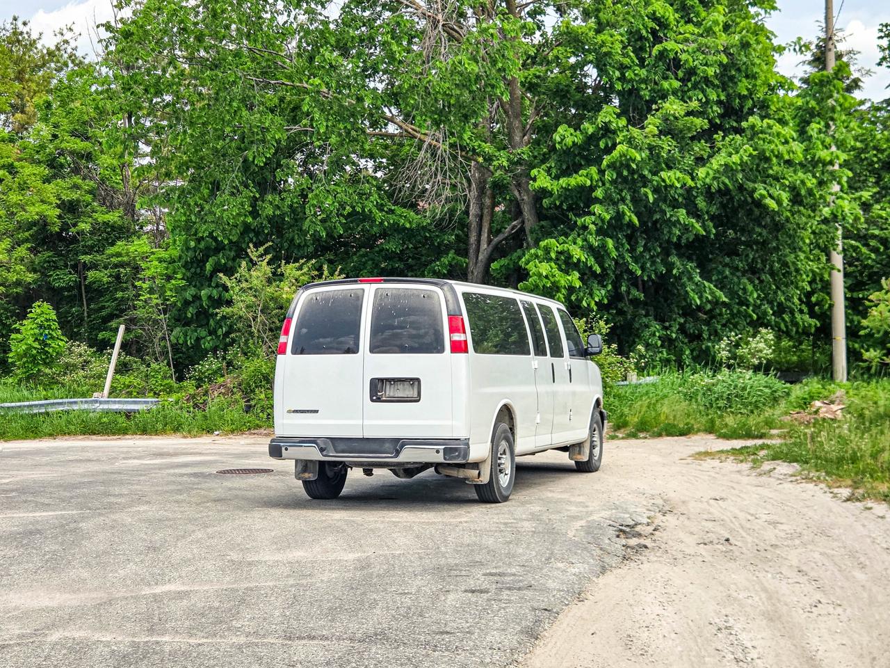 2025 Chevrolet Express Passenger LT Photo