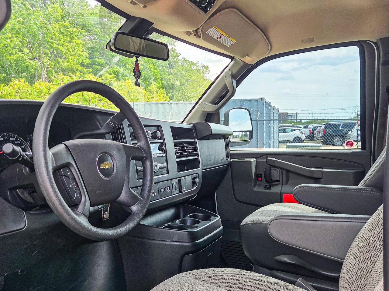 2025 Chevrolet Express Passenger LT Photo