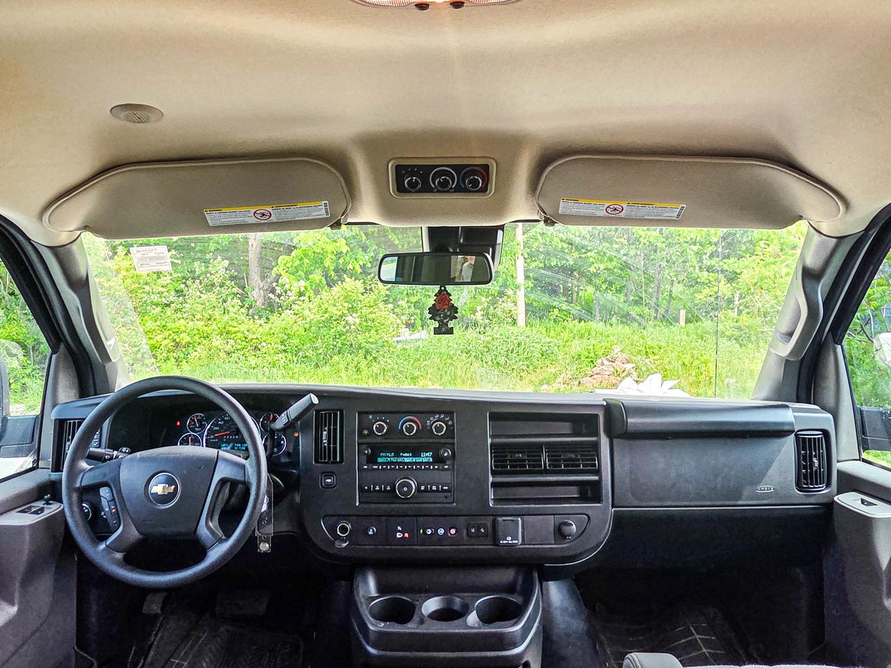 2025 Chevrolet Express Passenger LT Photo