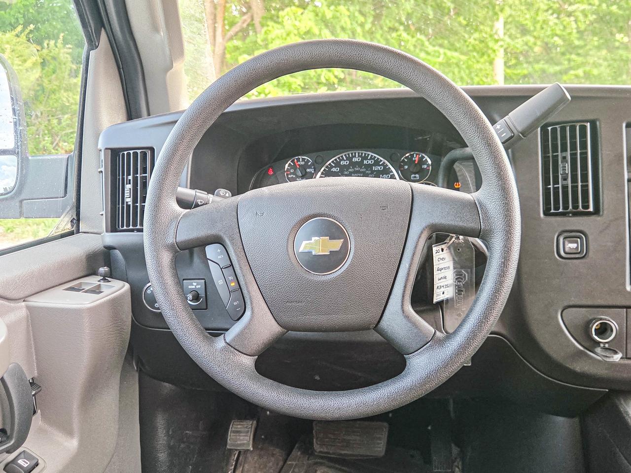2025 Chevrolet Express Passenger LT Photo