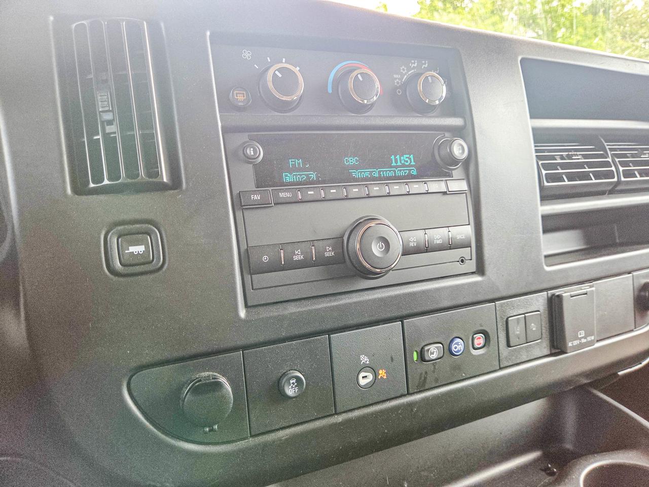 2025 Chevrolet Express Passenger LT Photo