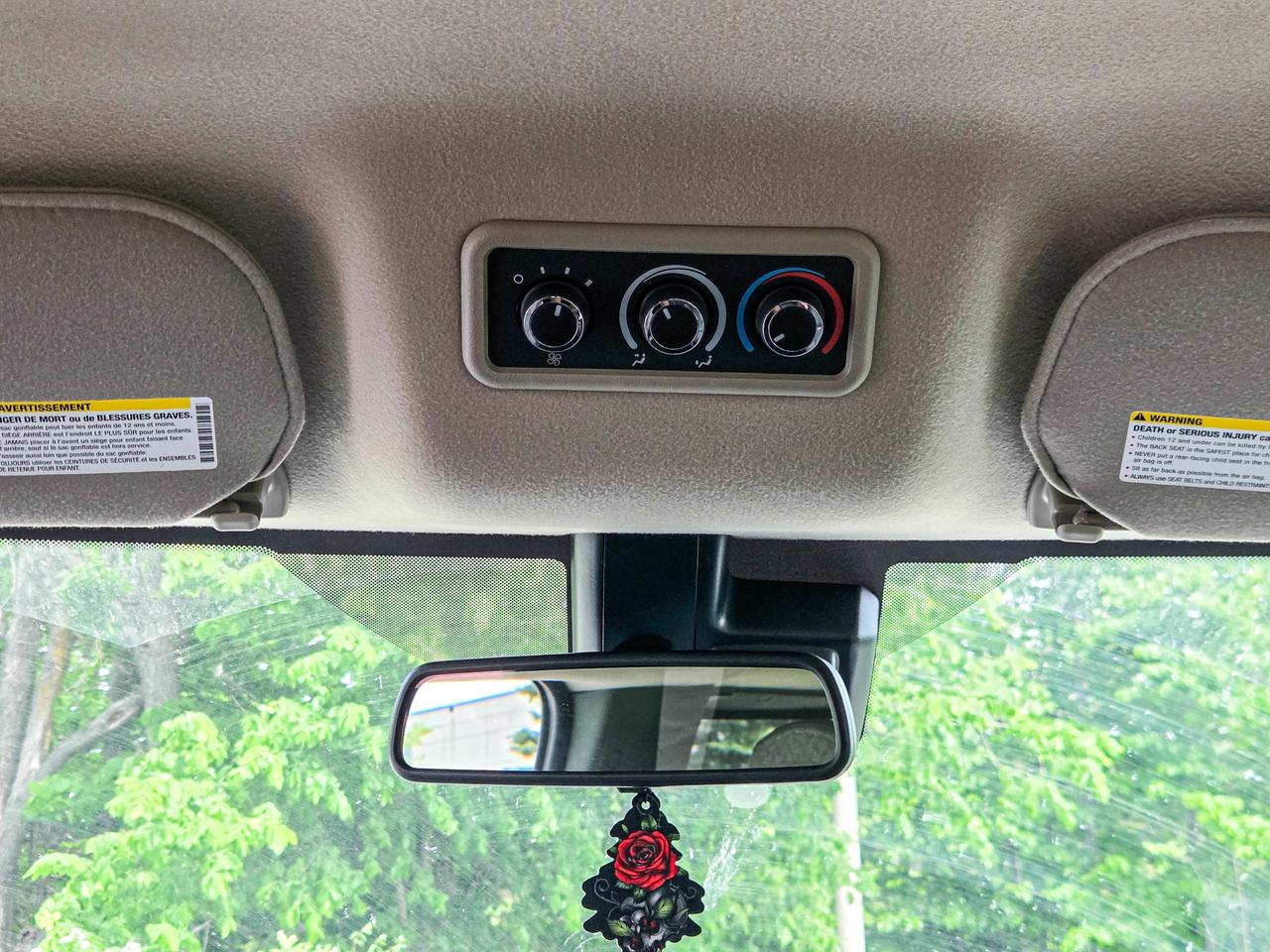 2025 Chevrolet Express Passenger LT Photo