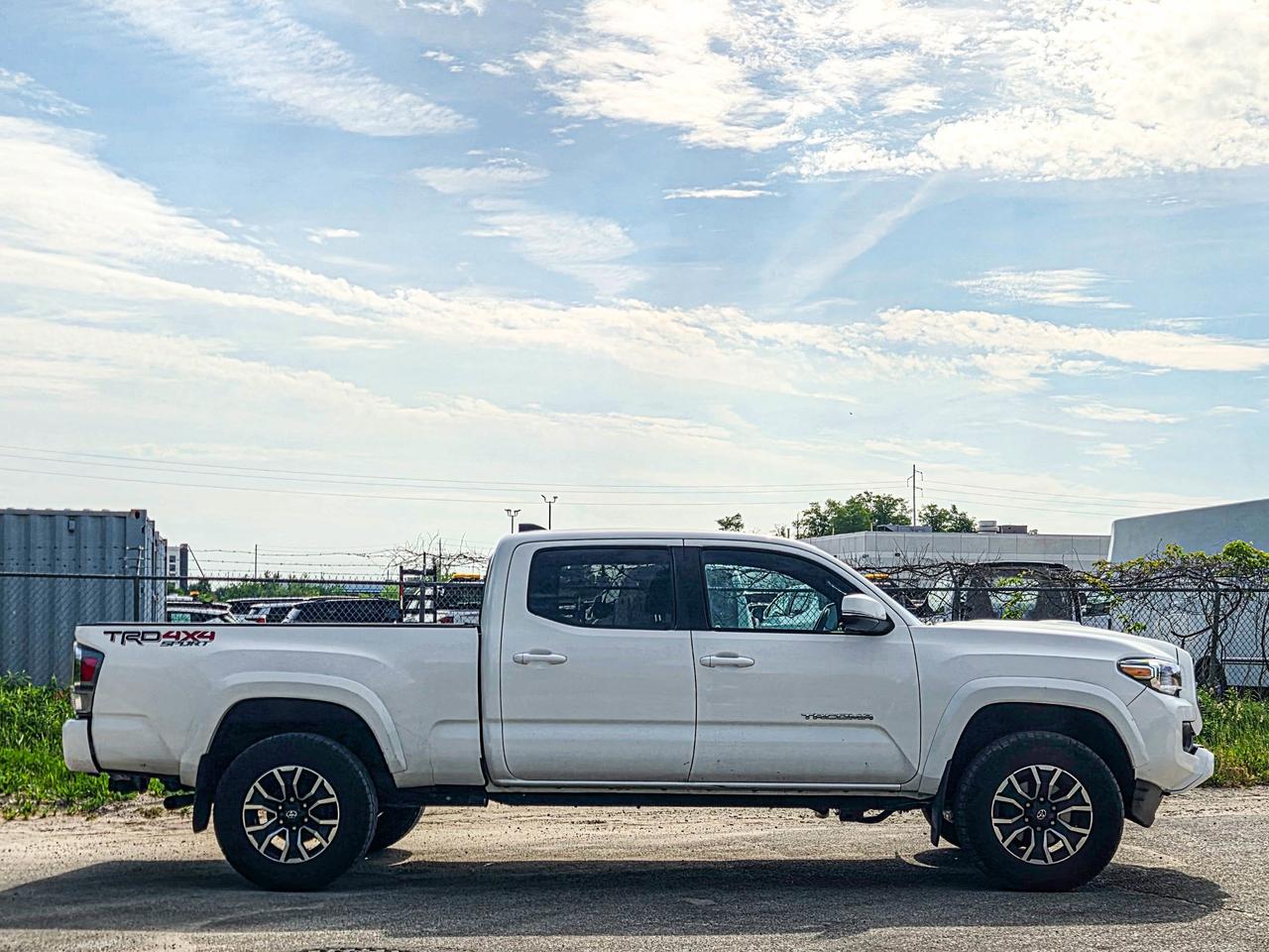 2023 Toyota Tacoma 4WD DBL AT Photo3