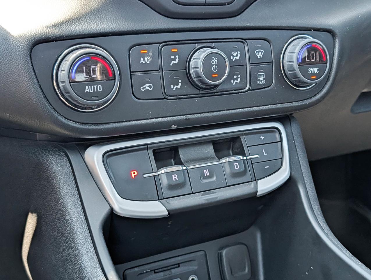 2022 GMC Terrain SLT Photo