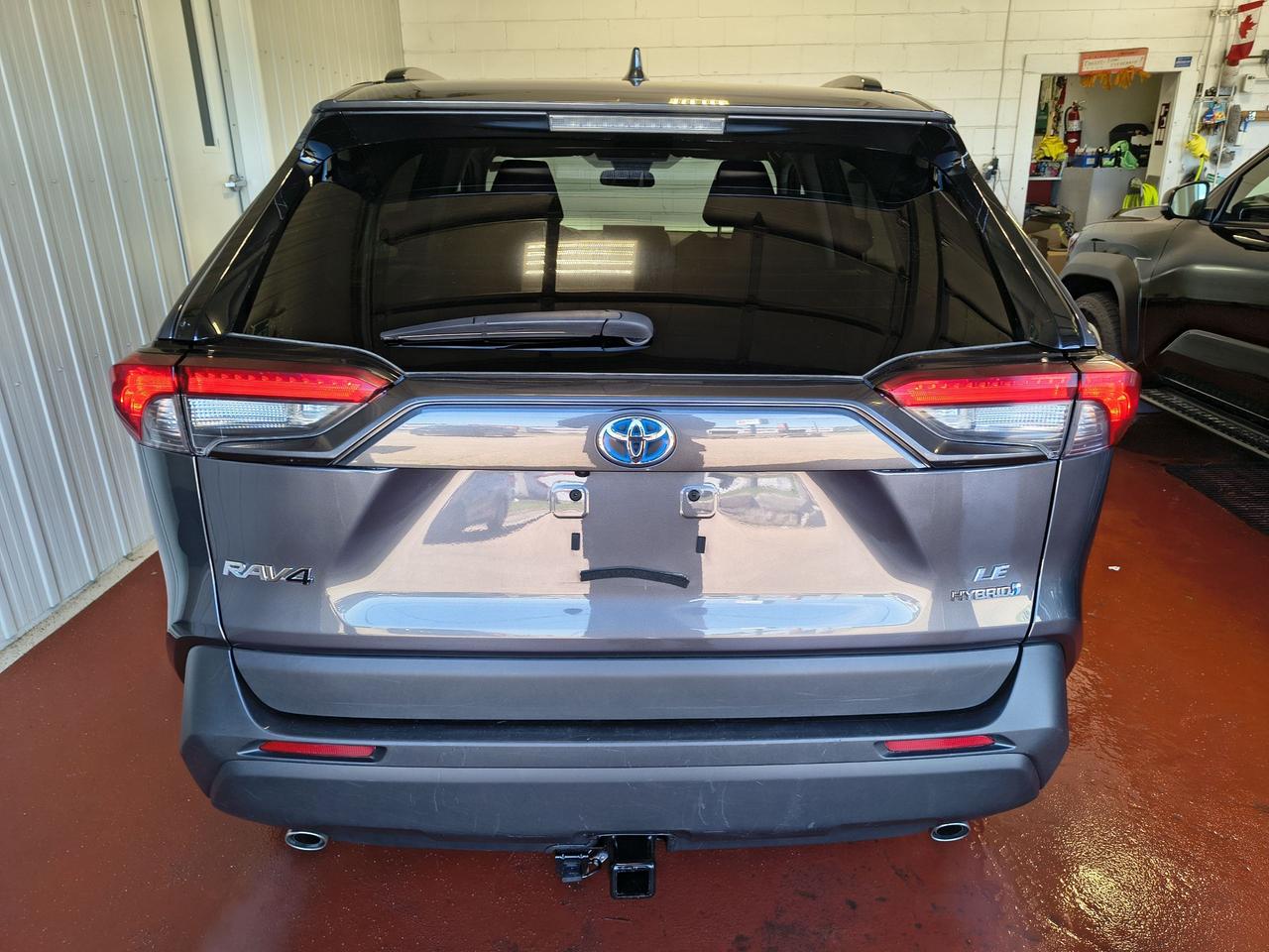 2022 Toyota RAV4 Hybrid LE Photo0