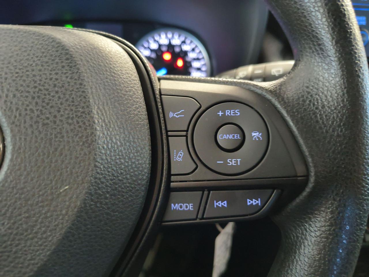 2022 Toyota RAV4 Hybrid LE Photo0