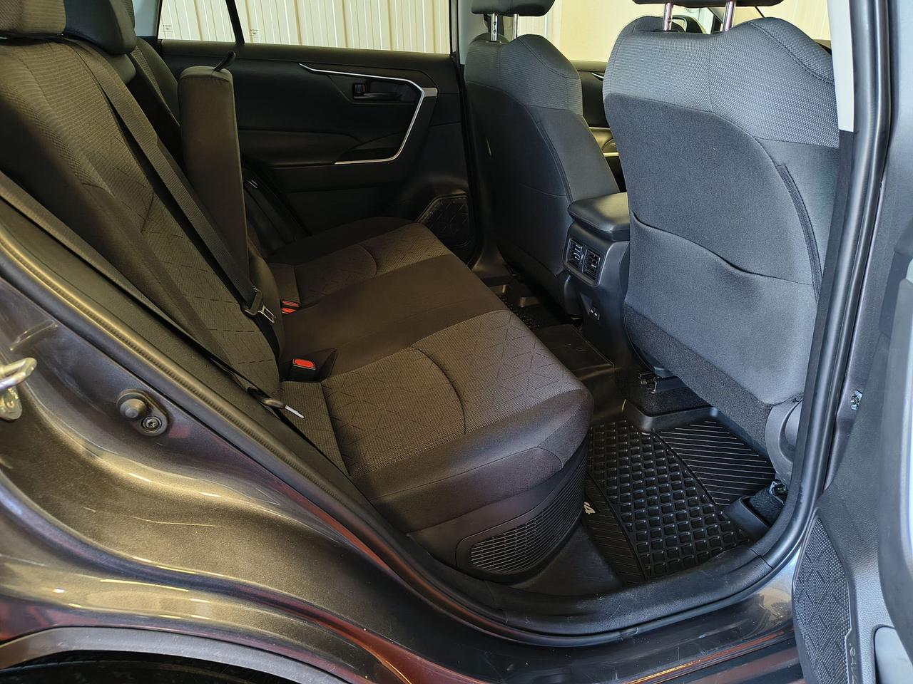 2022 Toyota RAV4 Hybrid LE Photo0
