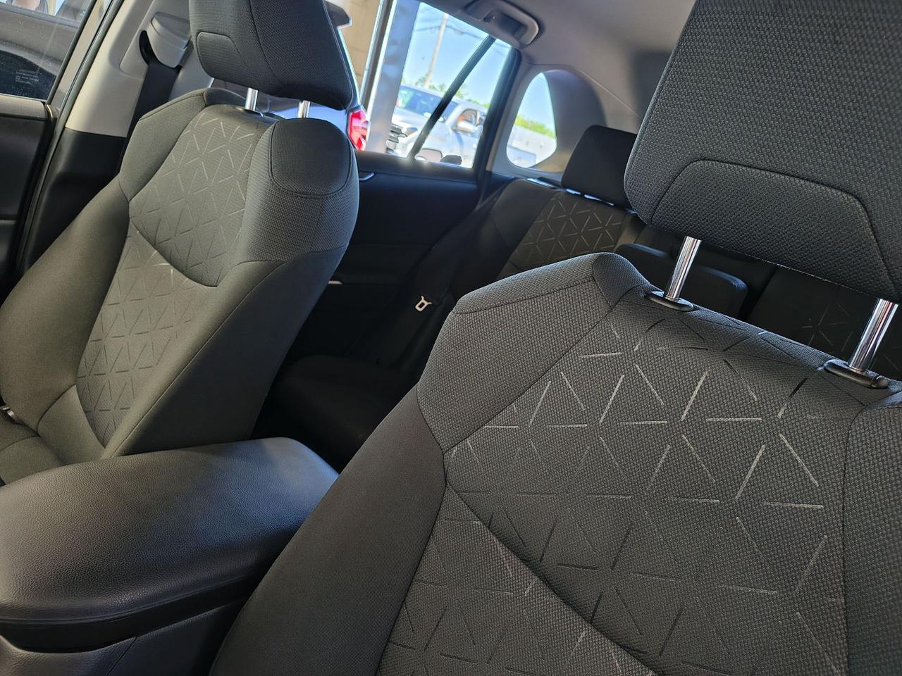2022 Toyota RAV4 Hybrid LE Photo0