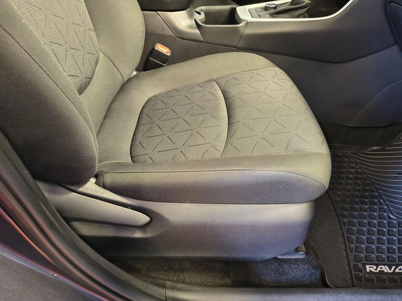 2022 Toyota RAV4 Hybrid LE Photo