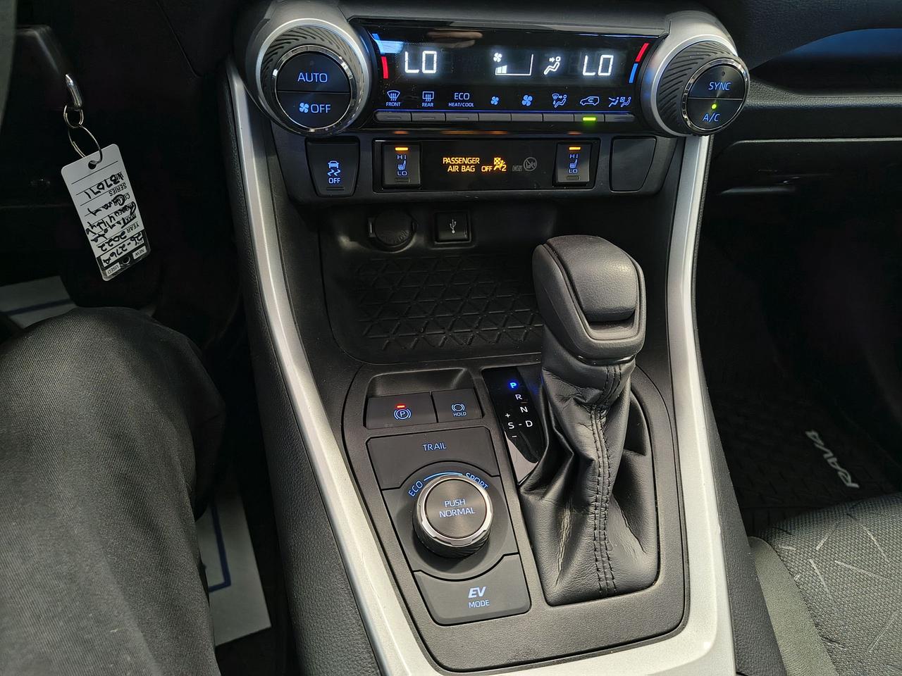 2022 Toyota RAV4 Hybrid LE Photo0