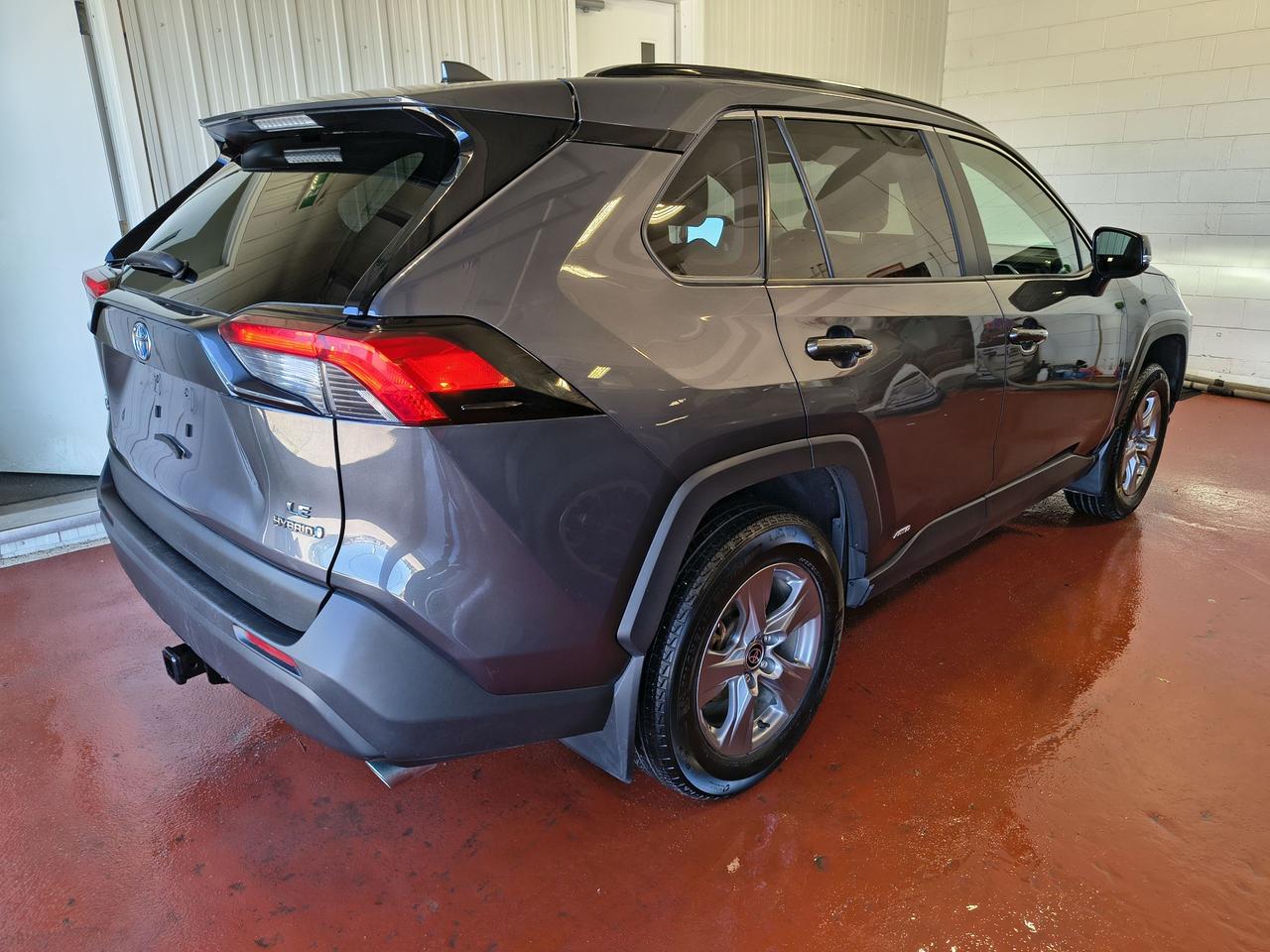 2022 Toyota RAV4 Hybrid LE Photo