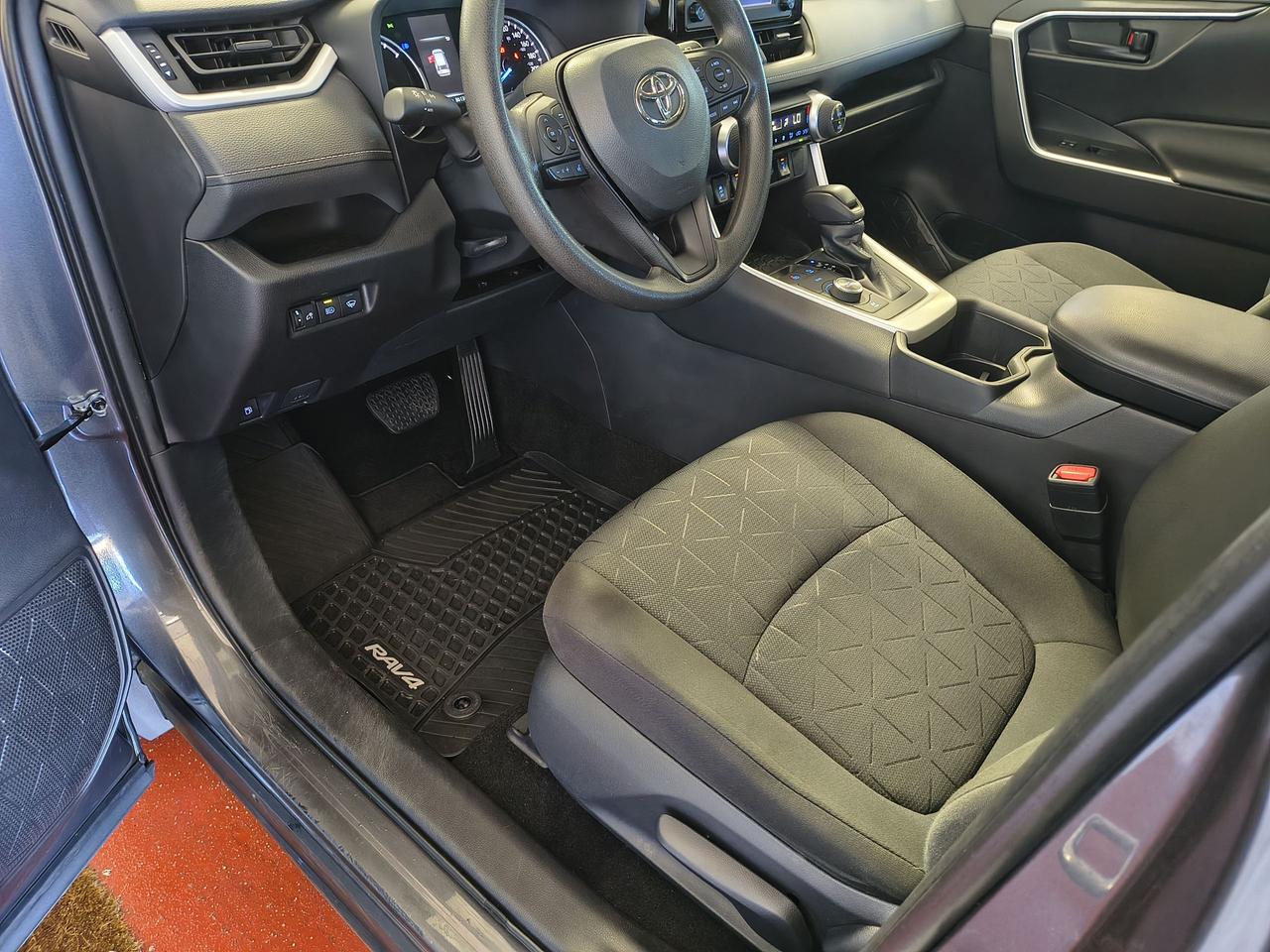 2022 Toyota RAV4 Hybrid LE Photo0