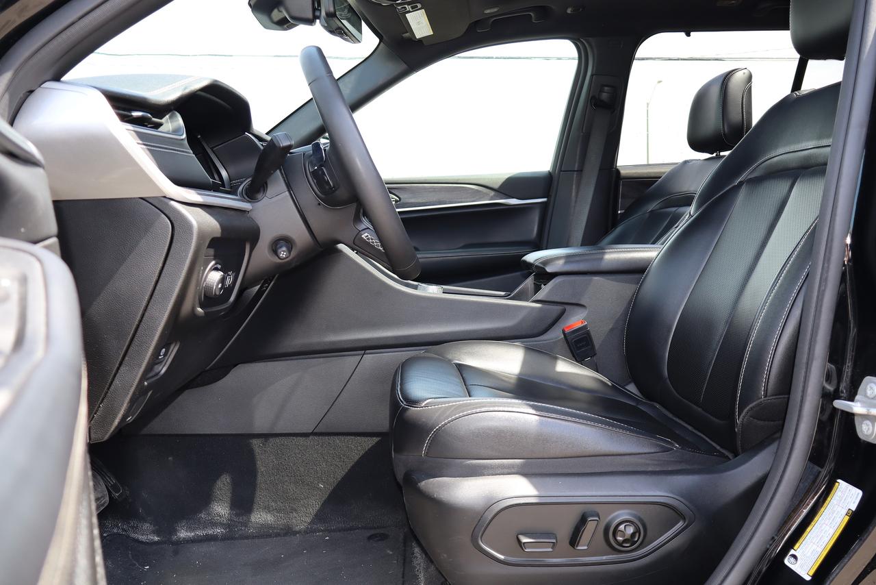 2024 Jeep Grand Cherokee LIMITED 4X4 Photo