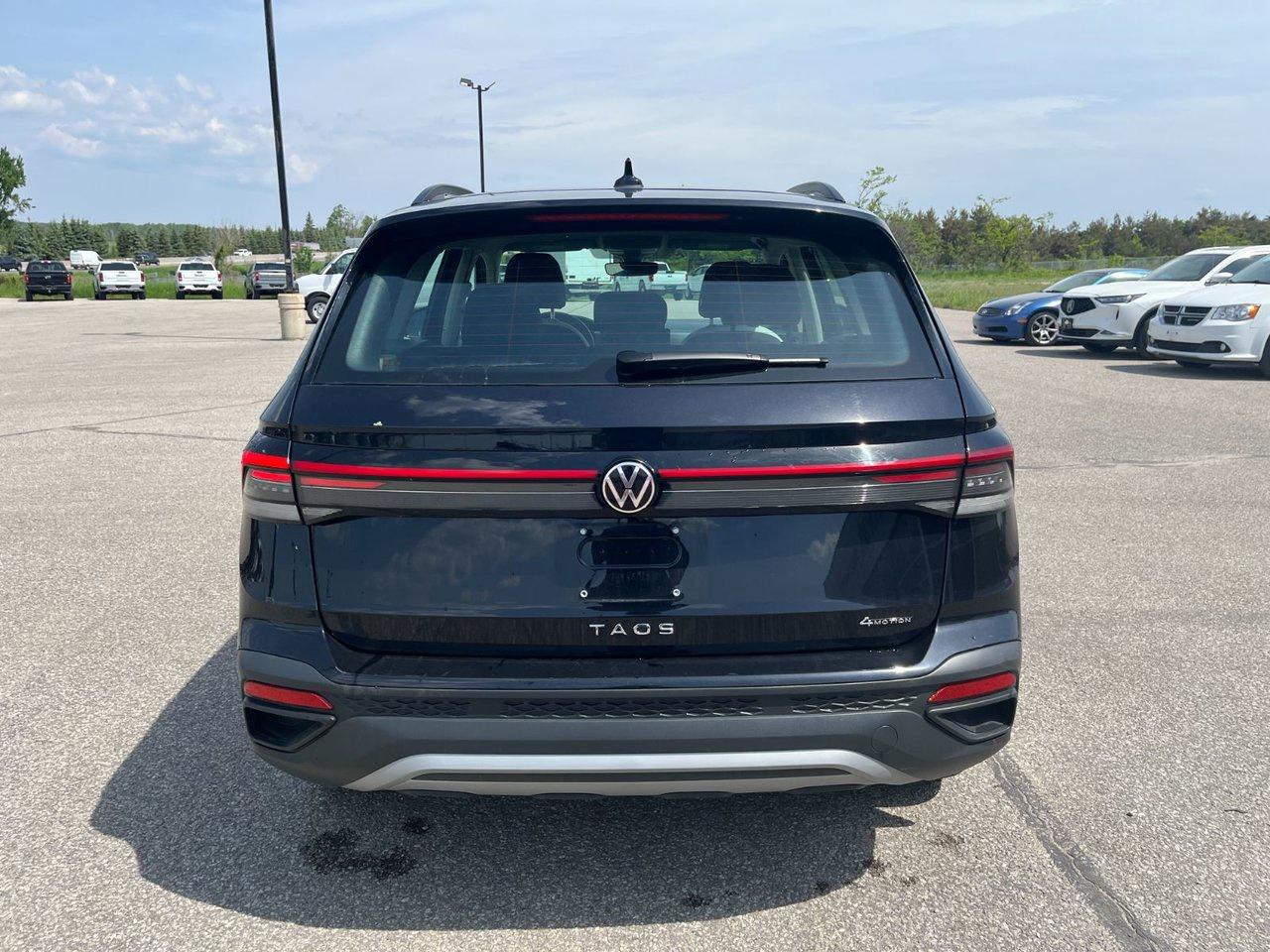 2025 Volkswagen Taos Trendline 4Motion Photo