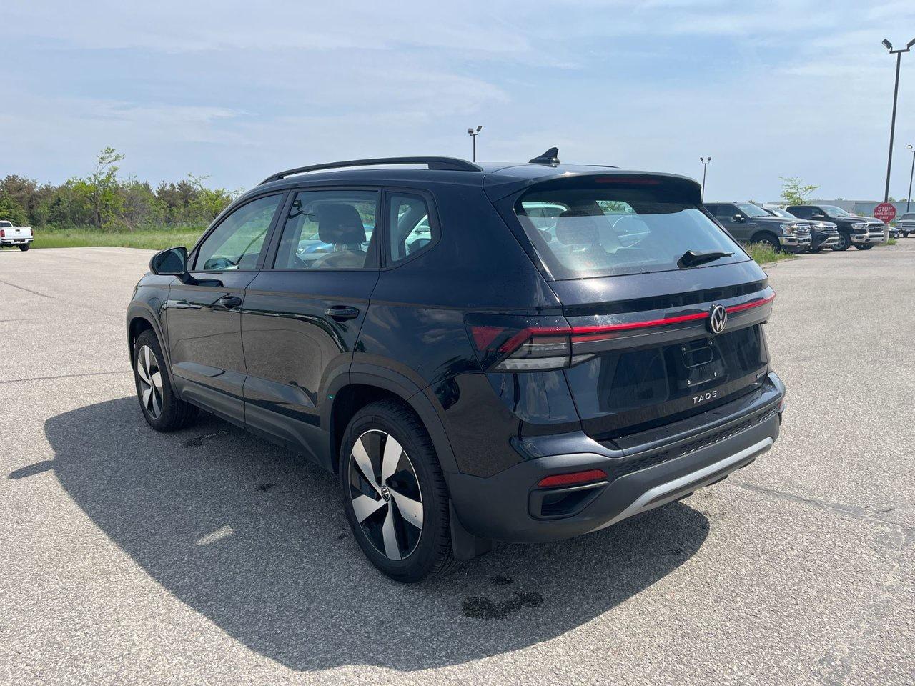 2025 Volkswagen Taos Trendline 4Motion Photo