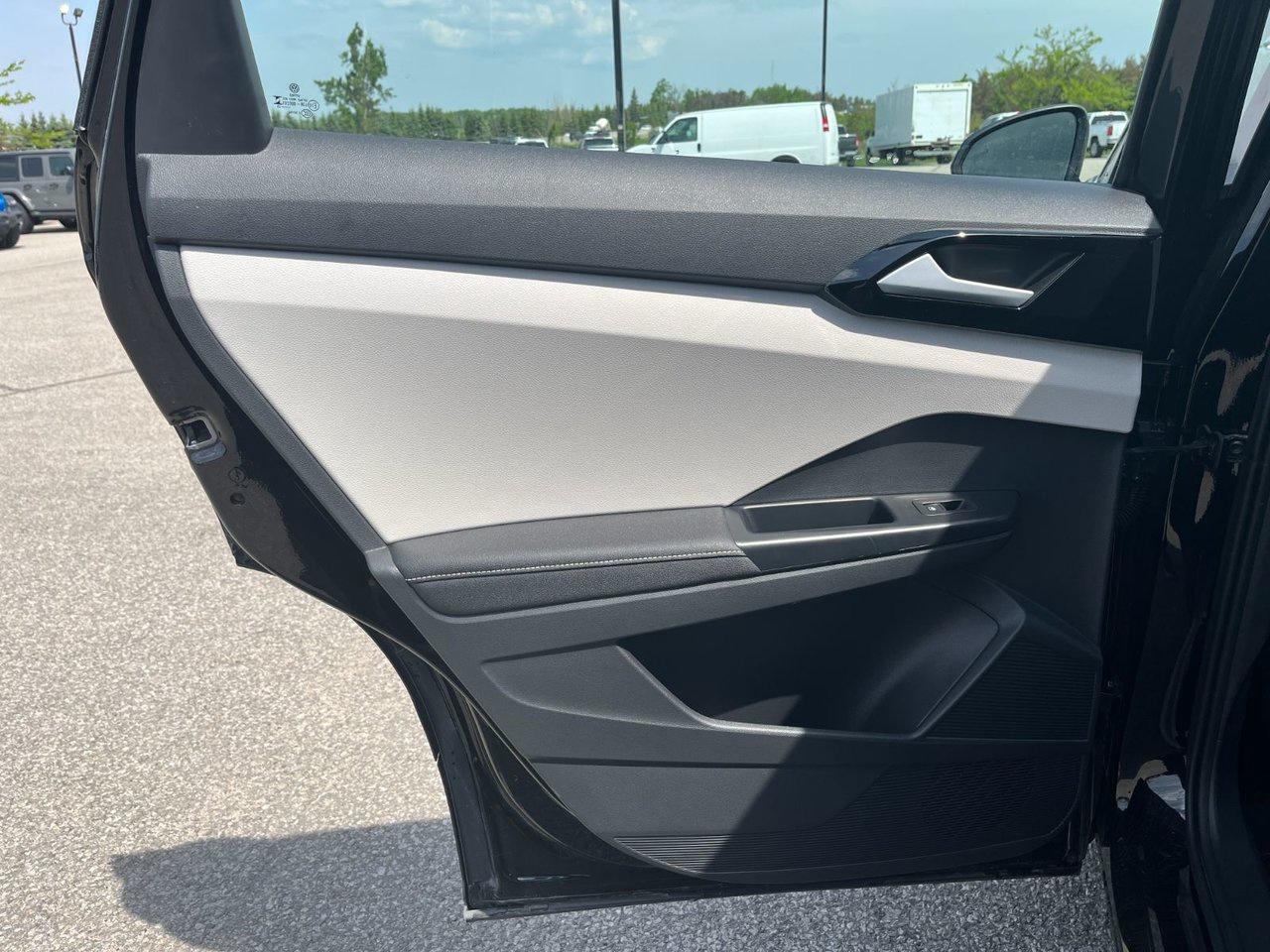 2025 Volkswagen Taos Trendline 4Motion Photo