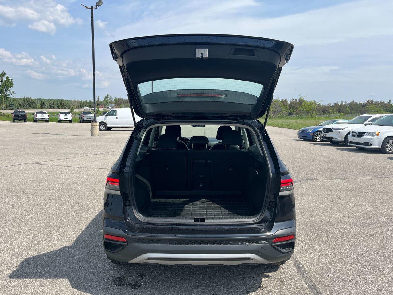 2025 Volkswagen Taos Trendline 4Motion Photo