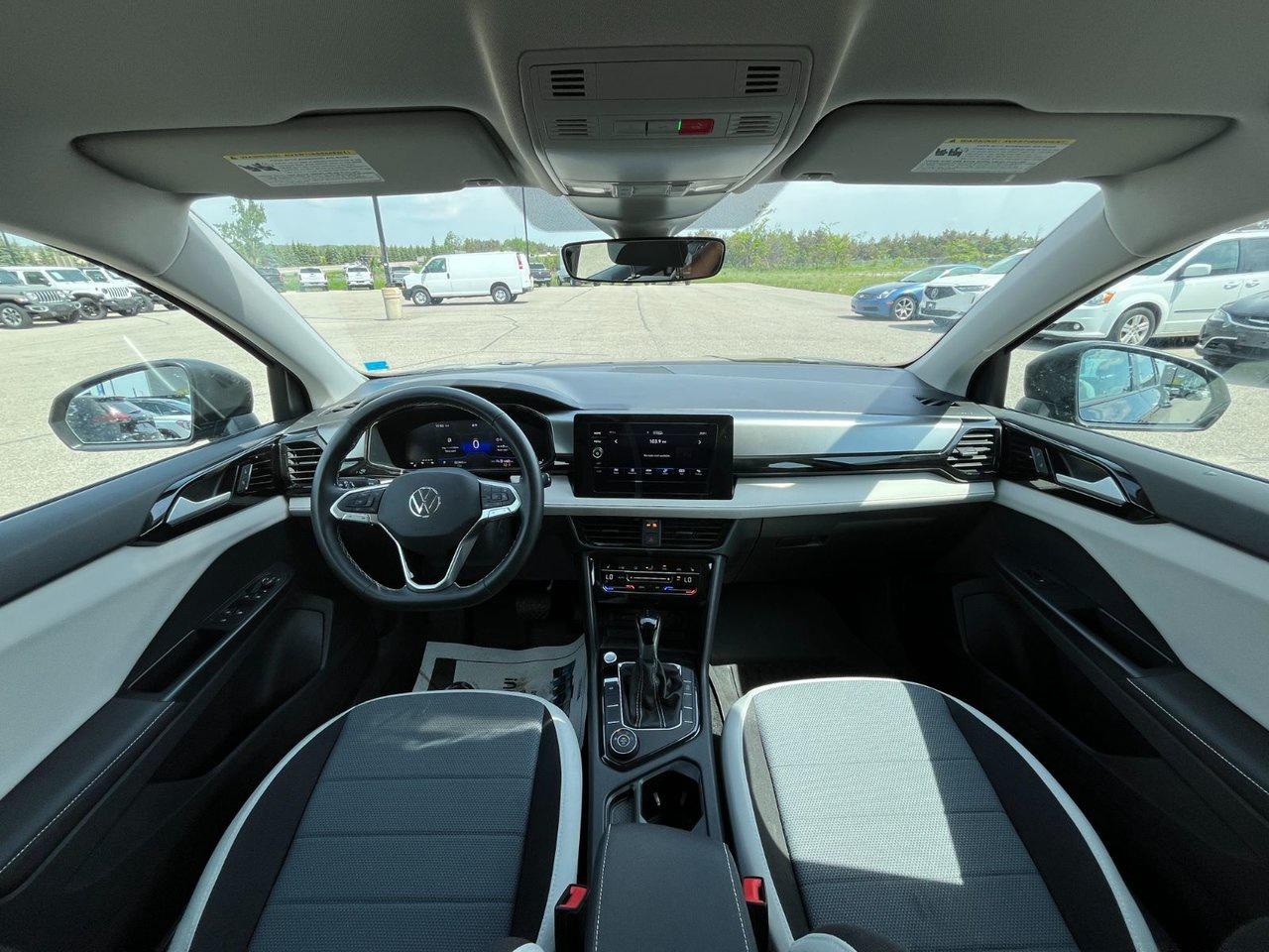 2025 Volkswagen Taos Trendline 4Motion Photo