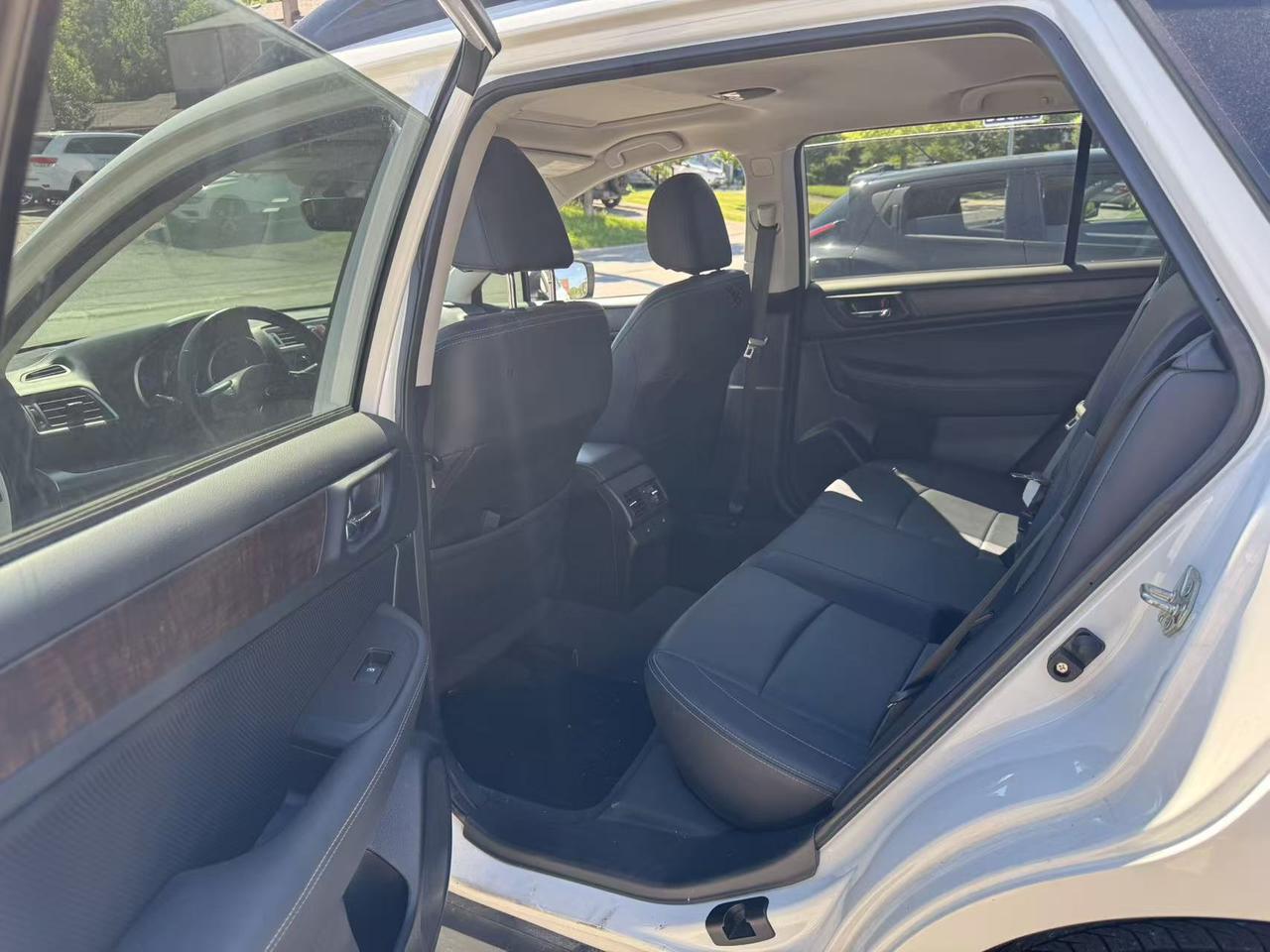 2017 Subaru Outback 3.6R LIMITED W/TECH PKG Photo