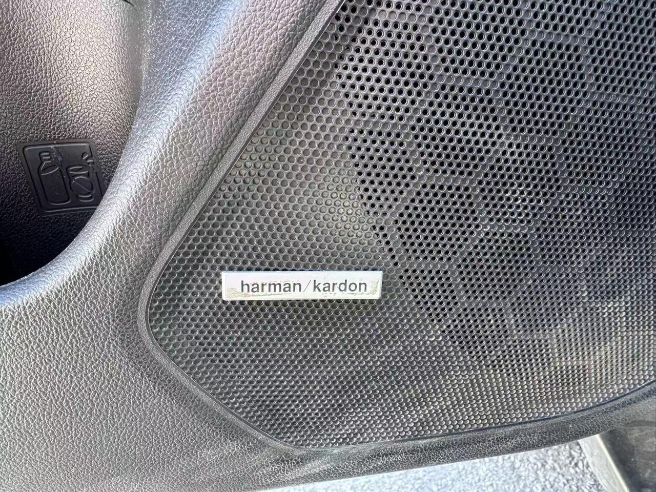 2017 Subaru Outback 3.6R LIMITED W/TECH PKG Photo