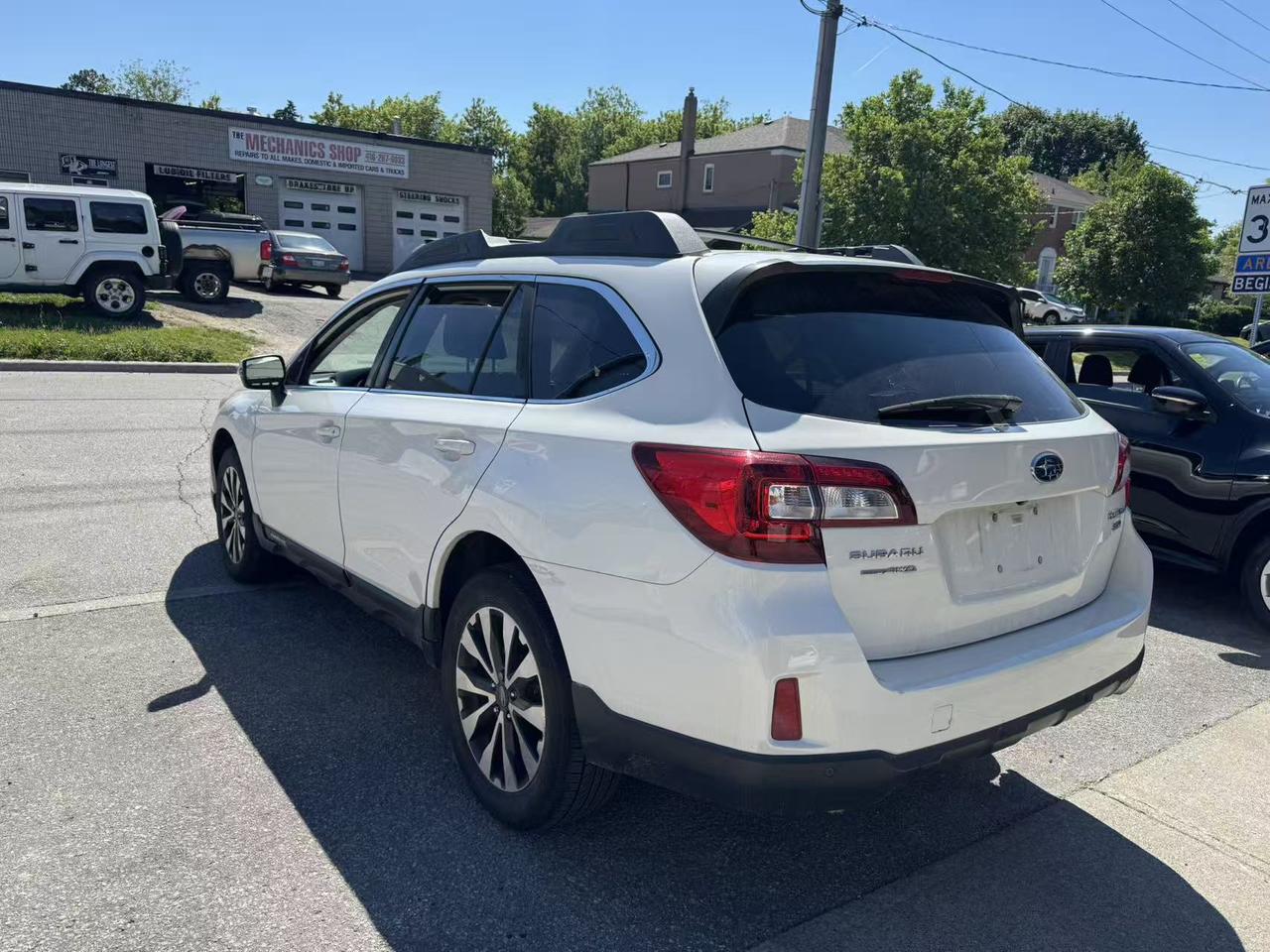 2017 Subaru Outback 3.6R LIMITED W/TECH PKG Photo