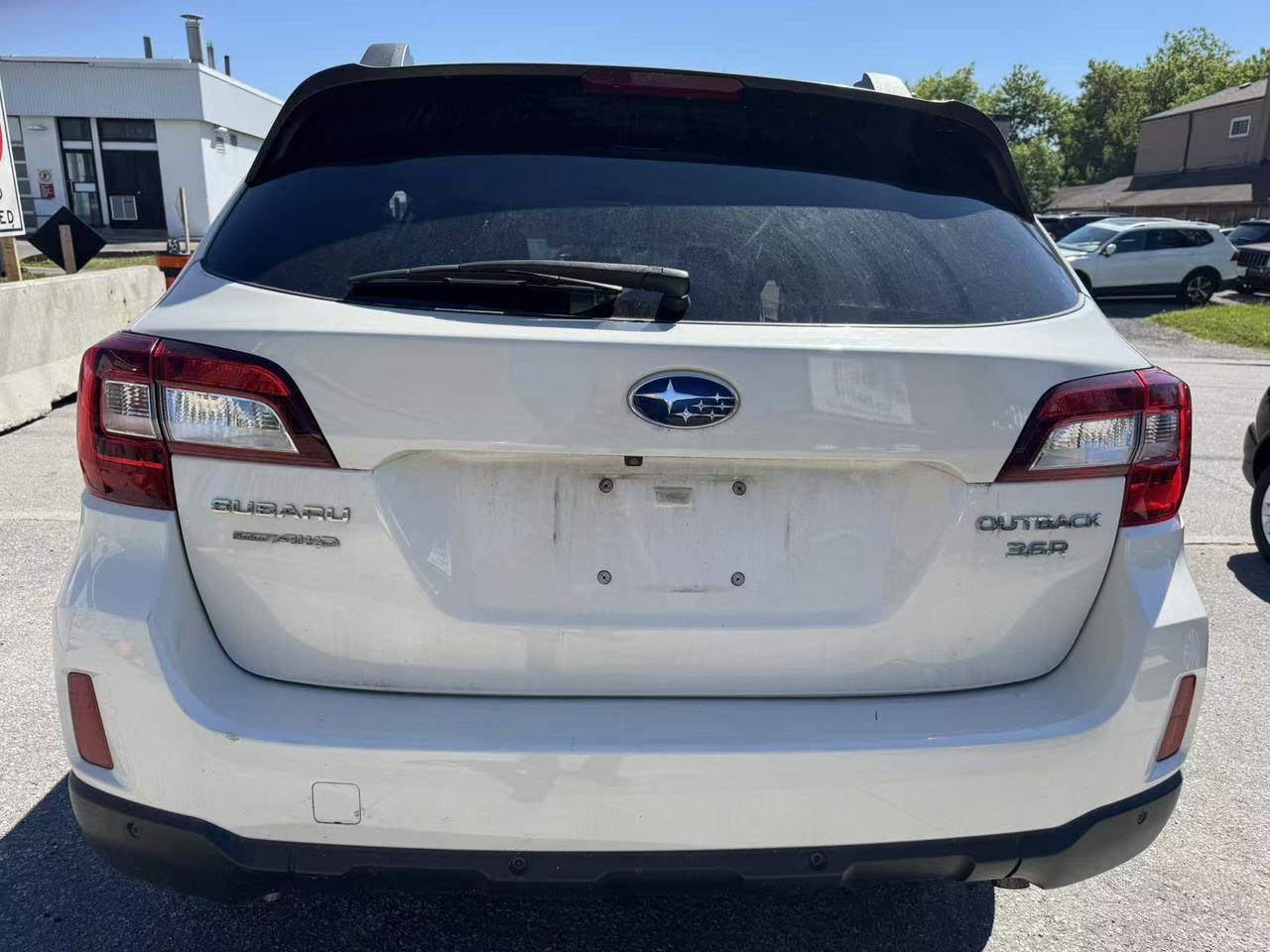2017 Subaru Outback 3.6R LIMITED W/TECH PKG Photo