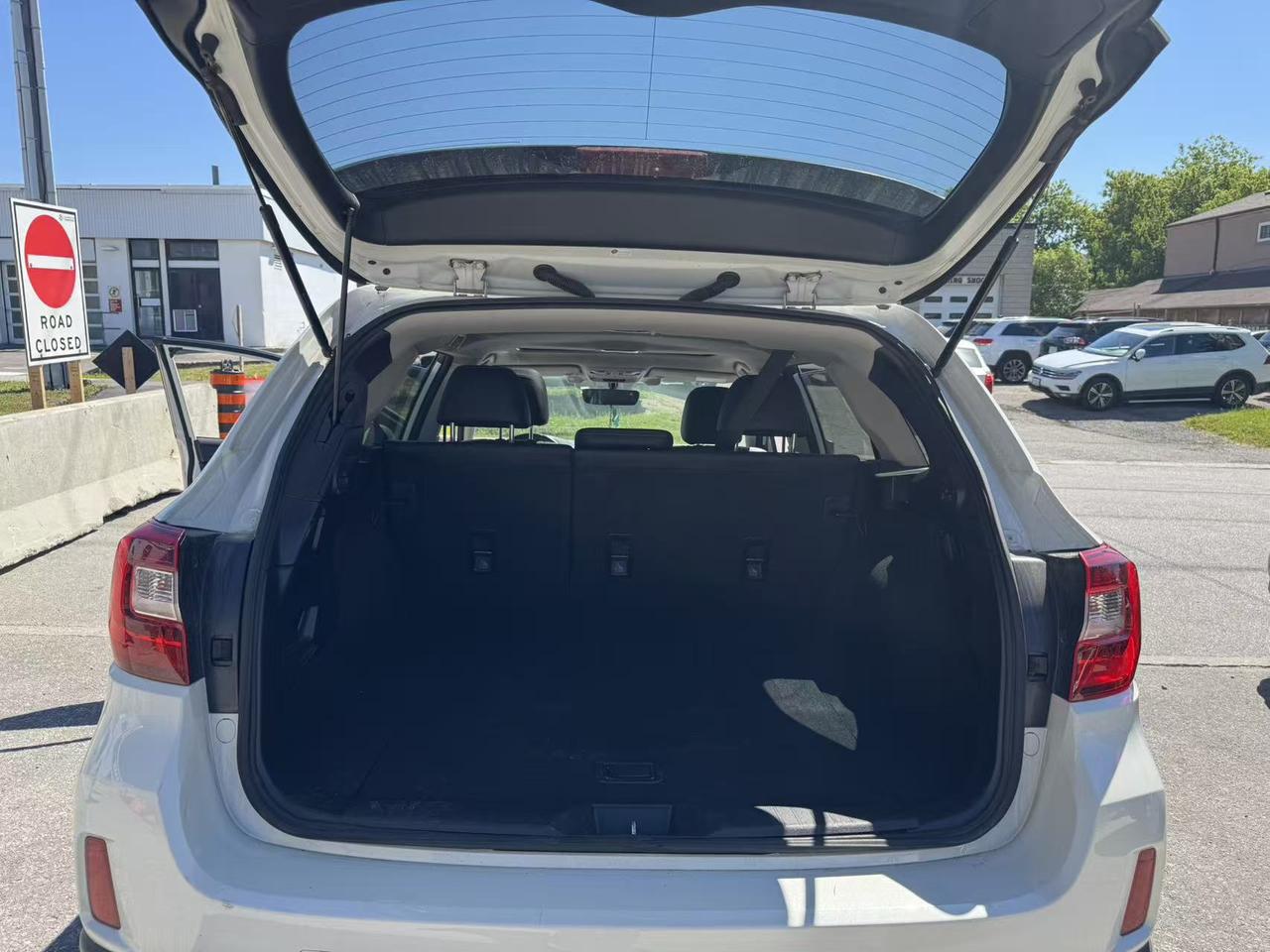 2017 Subaru Outback 3.6R LIMITED W/TECH PKG Photo