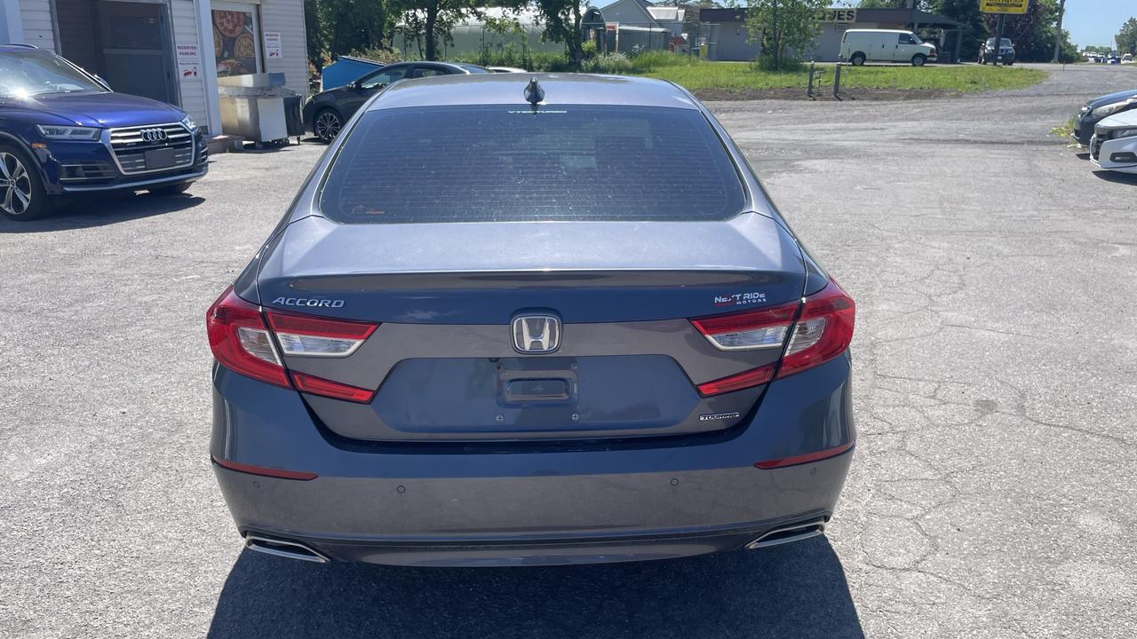 2018 Honda Accord Touring Photo