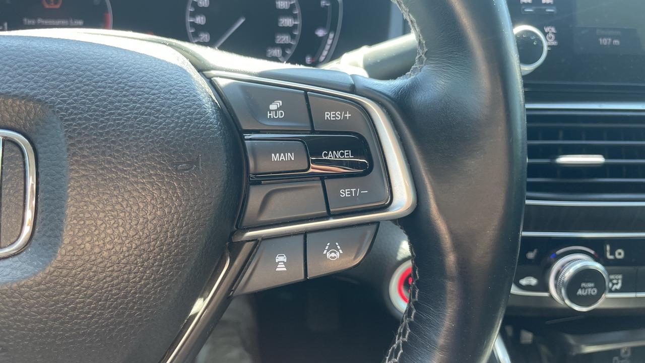 2018 Honda Accord Touring Photo