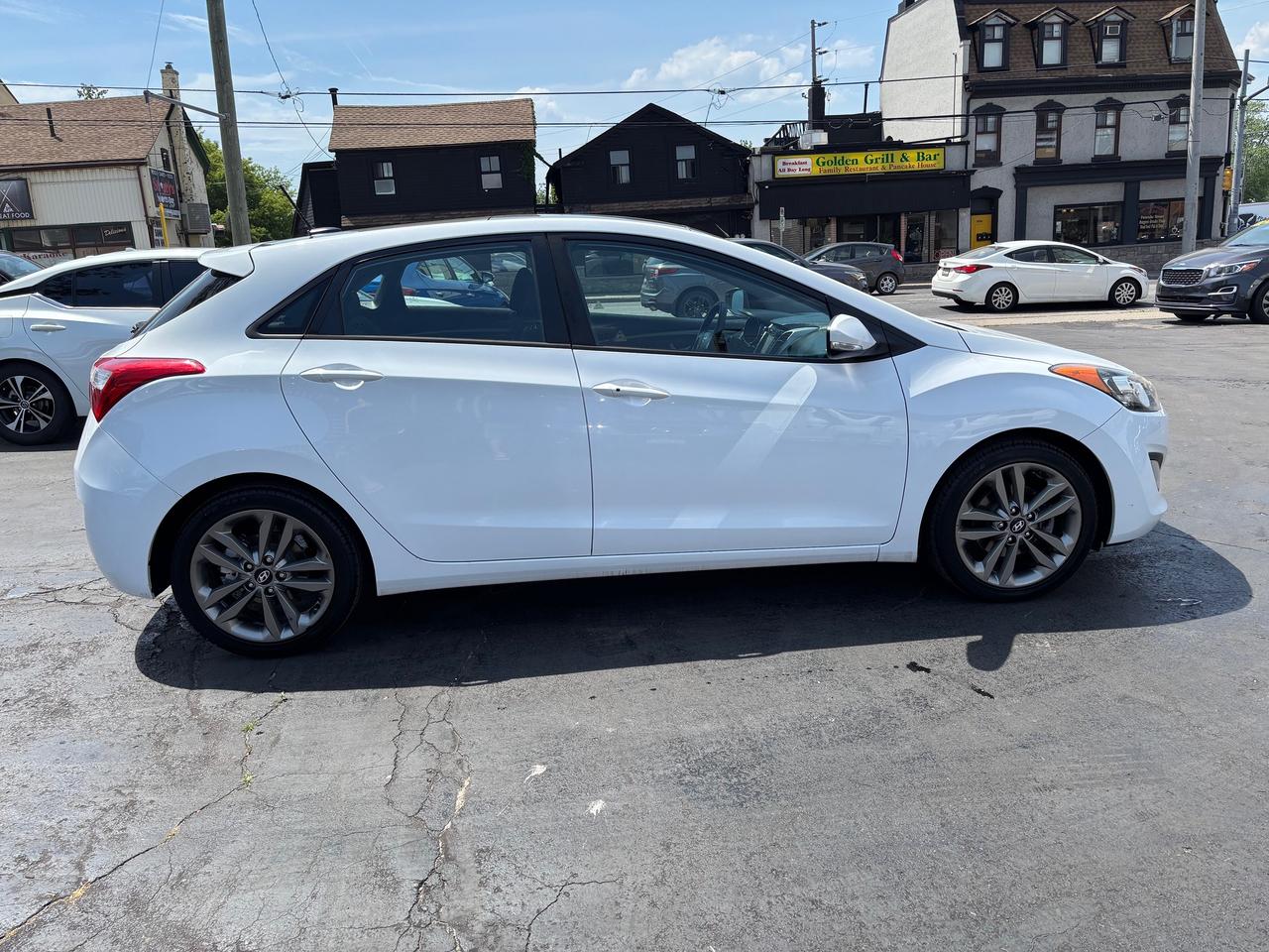 2017 Hyundai Elantra GT GLS Tech Photo4