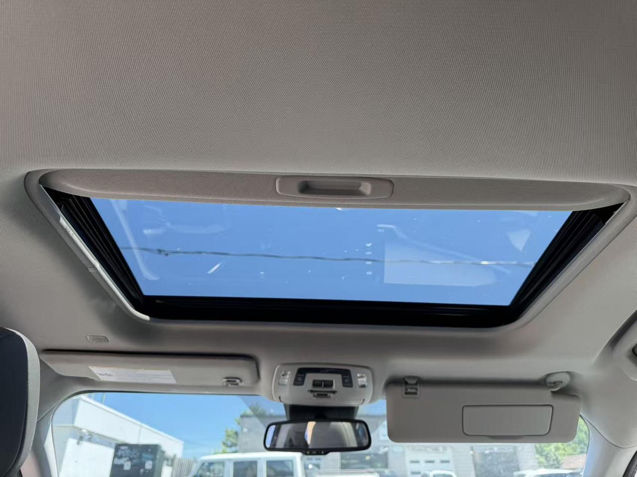 2021 Toyota Sienna XLE 7-Passenger AWD Photo