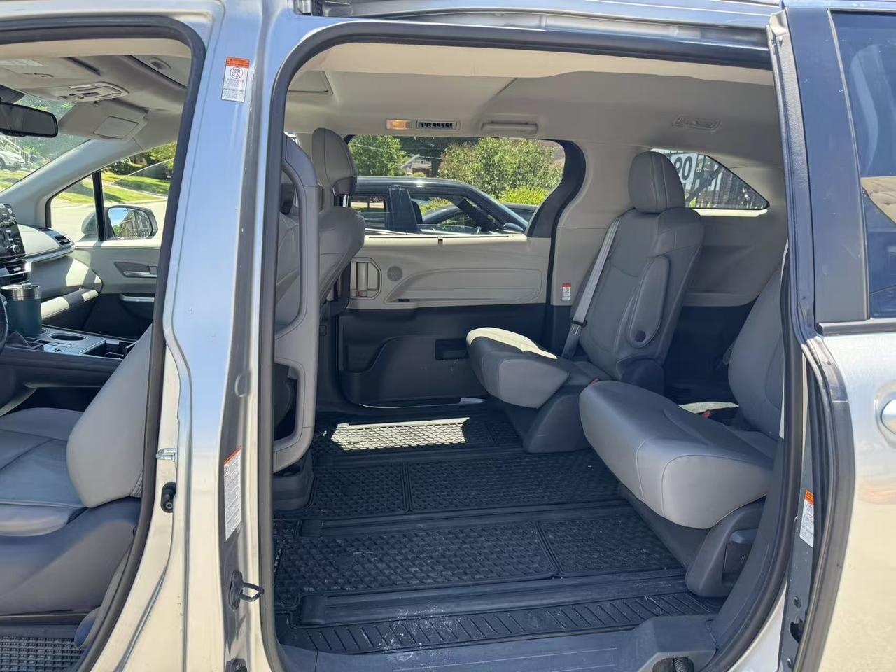 2021 Toyota Sienna XLE 7-Passenger AWD Photo