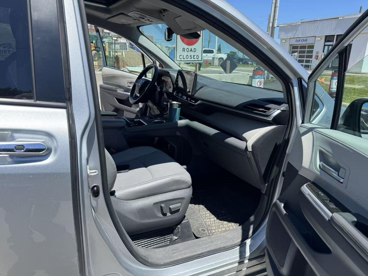 2021 Toyota Sienna XLE 7-Passenger AWD Photo