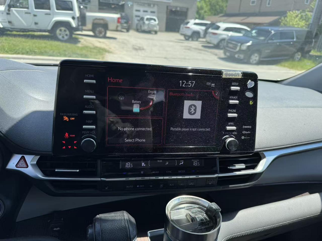 2021 Toyota Sienna XLE 7-Passenger AWD Photo
