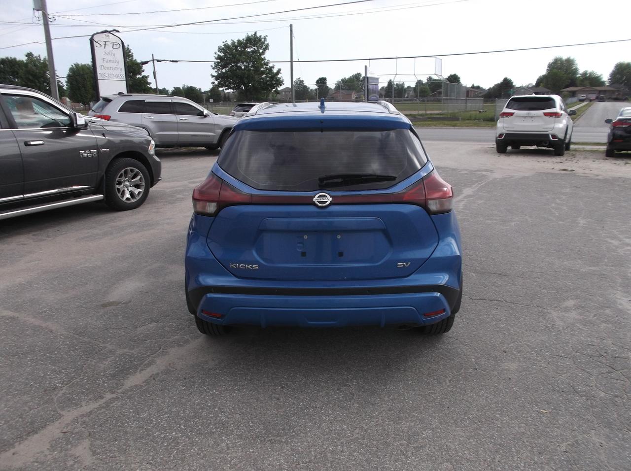 2021 Nissan Kicks SV Photo3
