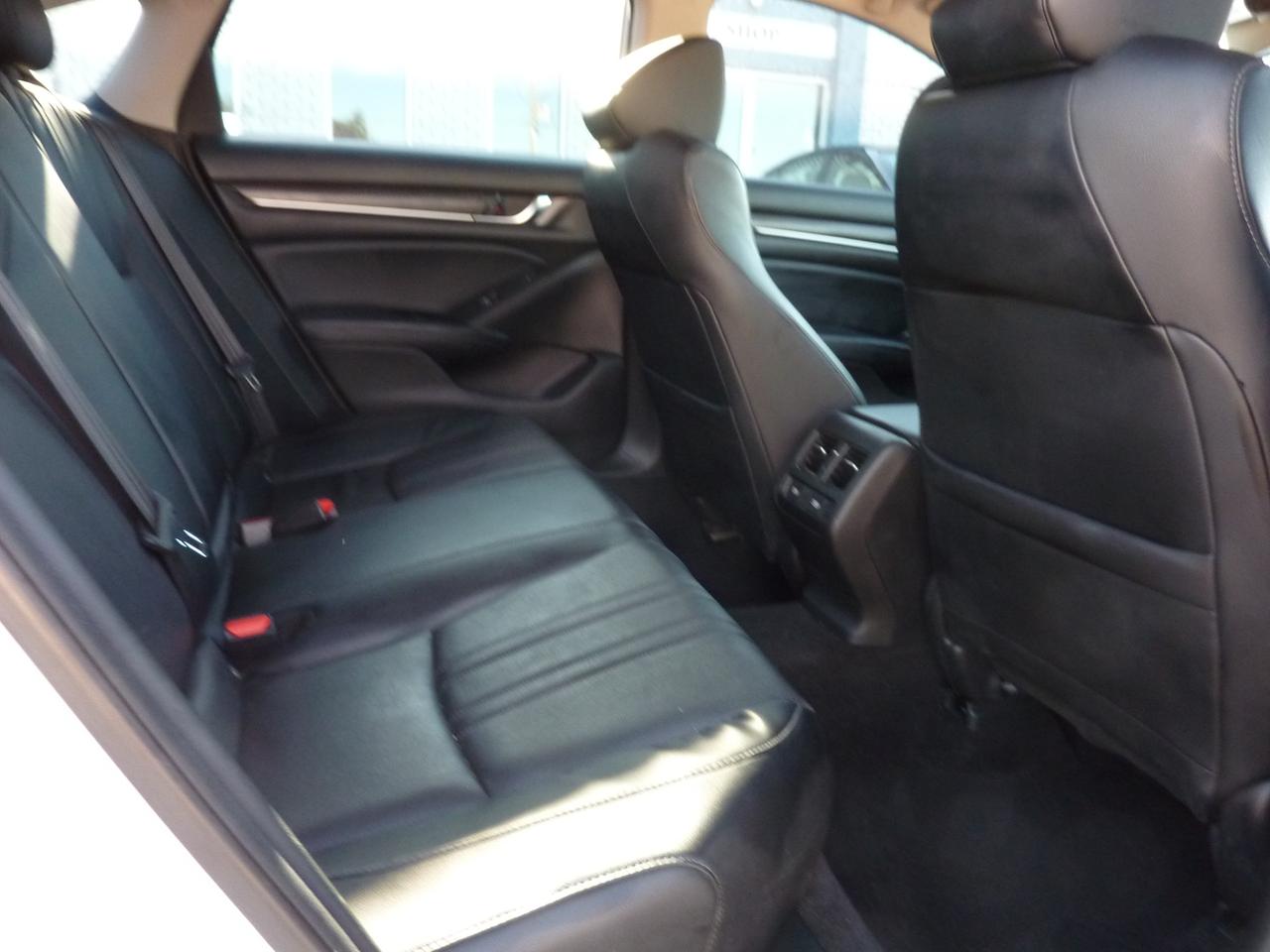 2018 Honda Accord Touring Photo