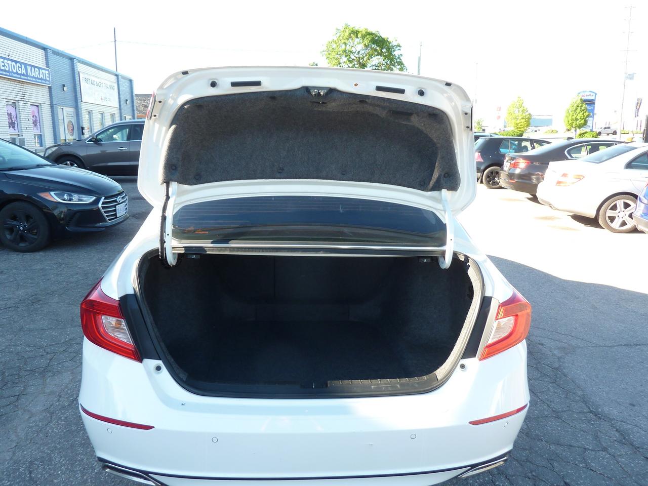 2018 Honda Accord Touring Photo
