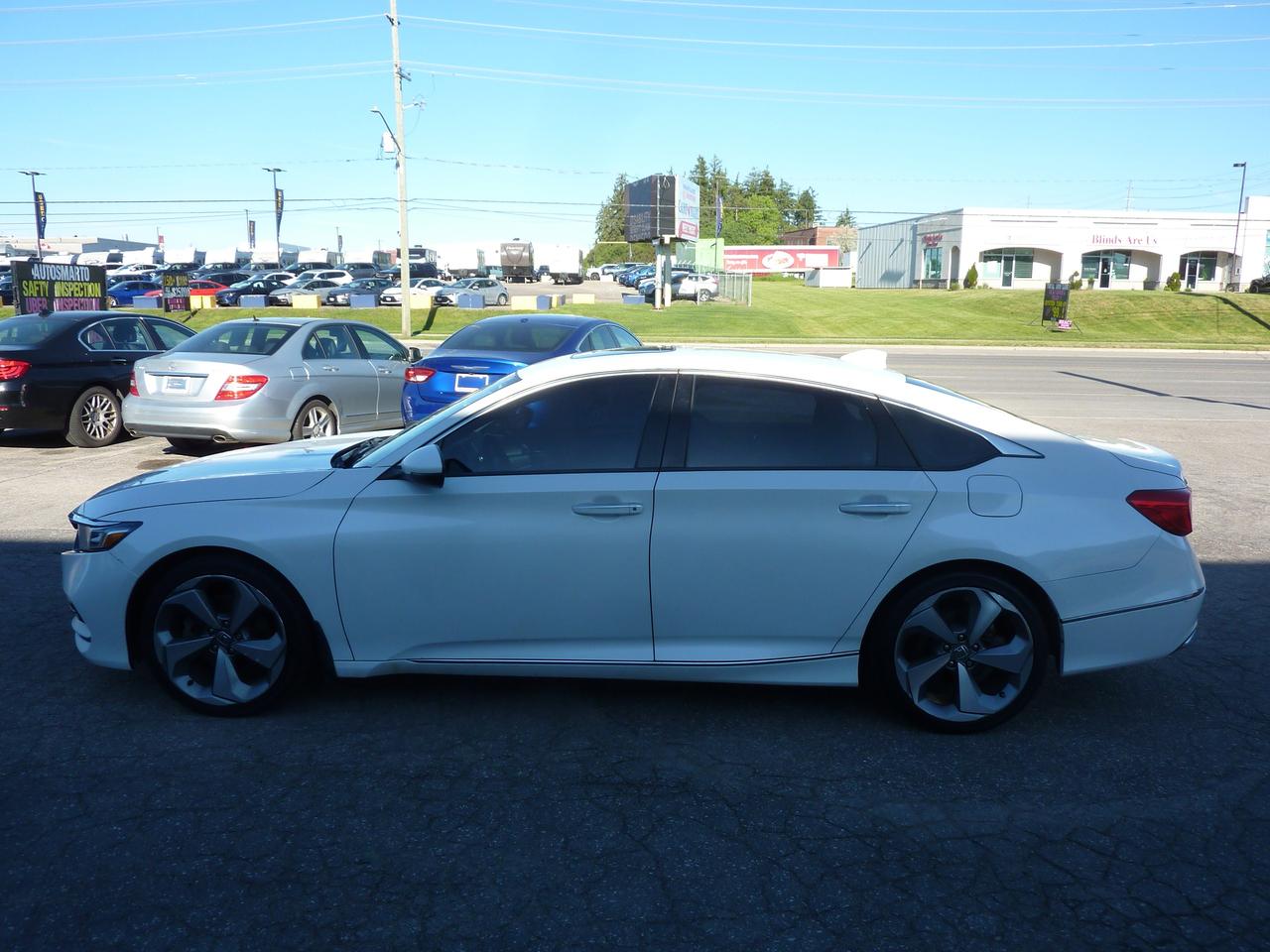 2018 Honda Accord Touring Photo