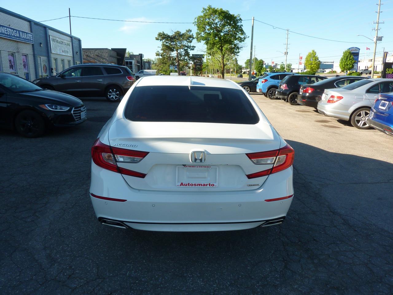 2018 Honda Accord Touring Photo
