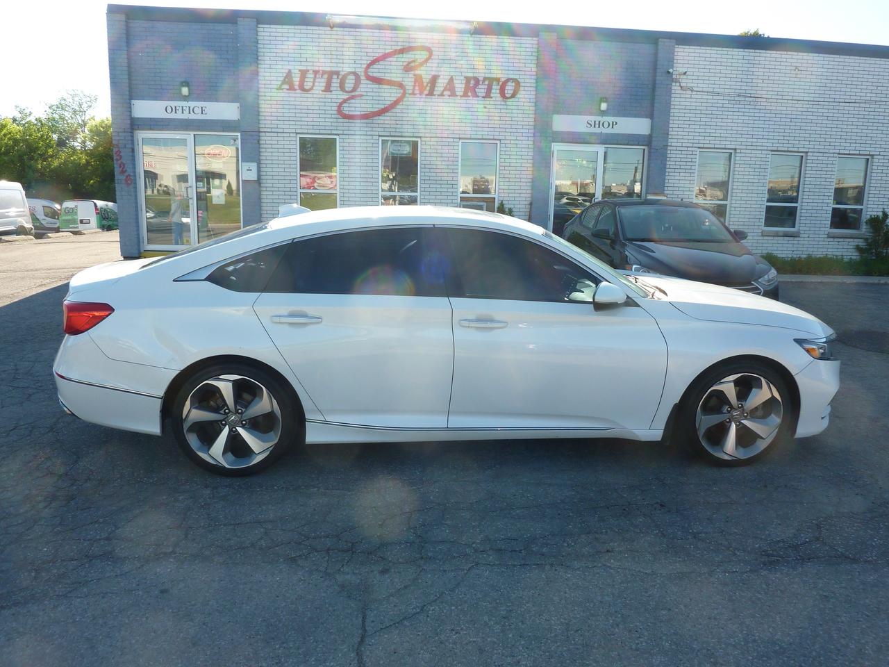 2018 Honda Accord Touring Photo