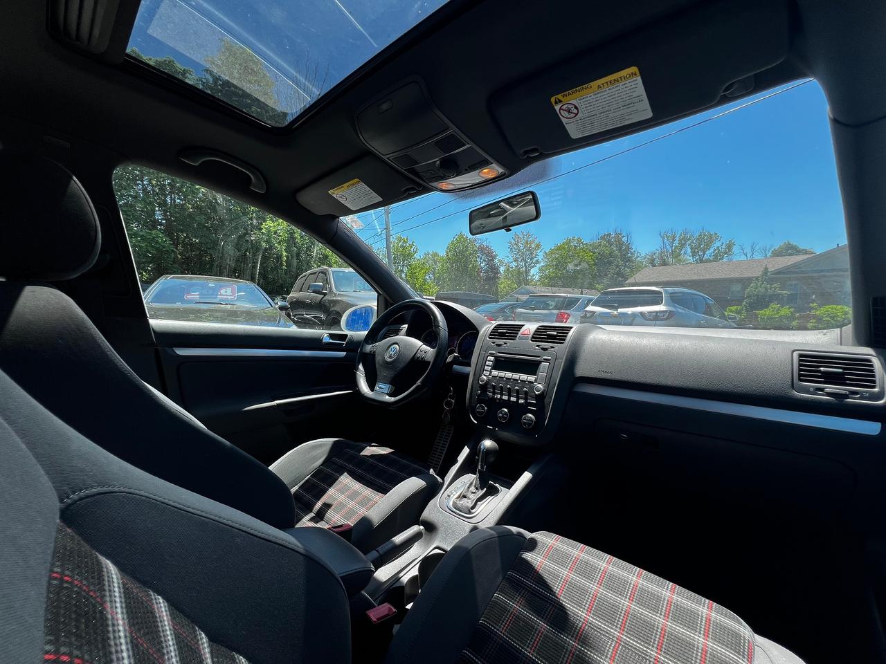 2009 Volkswagen GTI 4dr HB DSG Photo