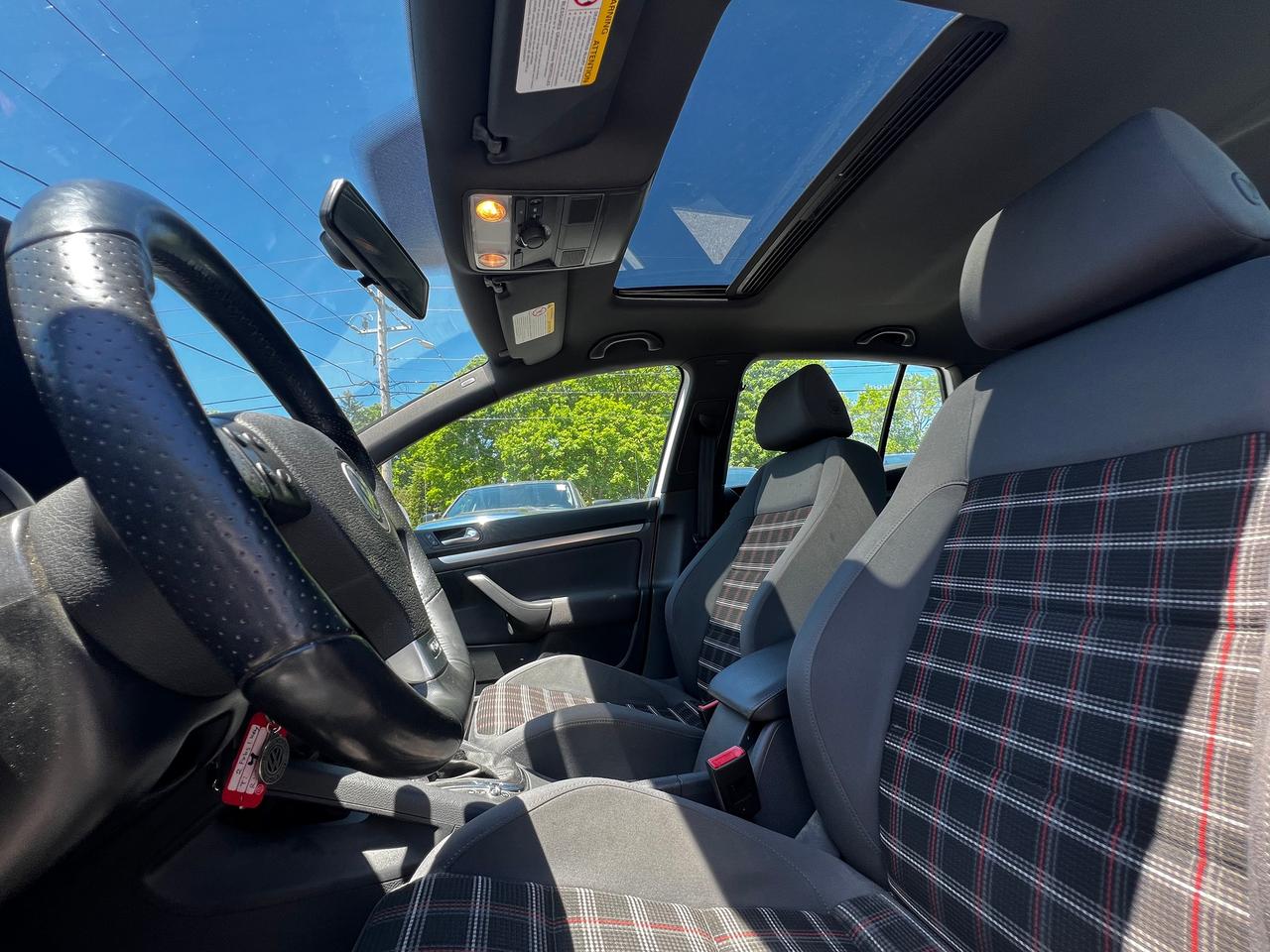 2009 Volkswagen GTI 4dr HB DSG Photo