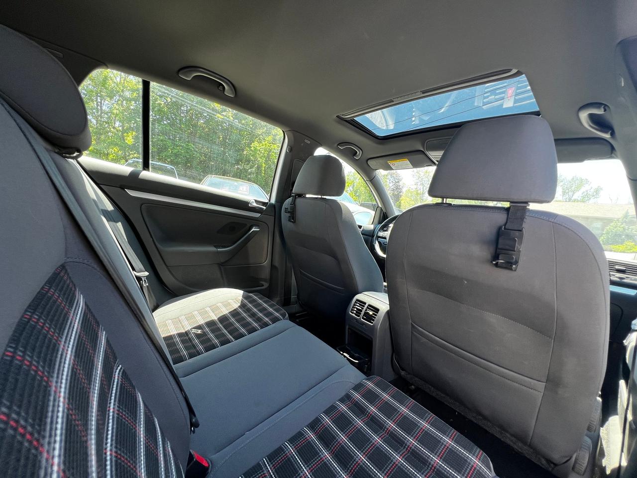 2009 Volkswagen GTI 4dr HB DSG Photo